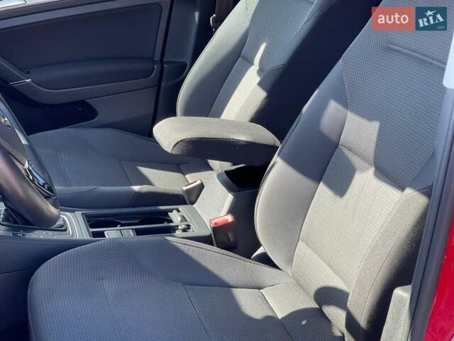 Красный Фольксваген Гольф, объемом двигателя 1.4 л и пробегом 161 тыс. км за 13300 $, фото 17 на Automoto.ua