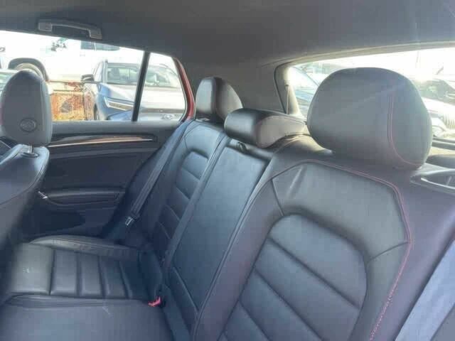 Красный Фольксваген Гольф, объемом двигателя 2 л и пробегом 71 тыс. км за 2900 $, фото 8 на Automoto.ua