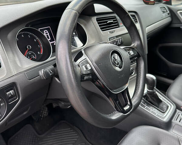 Красный Фольксваген Гольф, объемом двигателя 1.8 л и пробегом 150 тыс. км за 12500 $, фото 18 на Automoto.ua