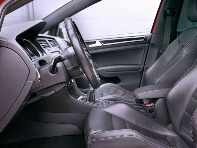 Красный Фольксваген Гольф, объемом двигателя 2 л и пробегом 77 тыс. км за 9500 $, фото 7 на Automoto.ua