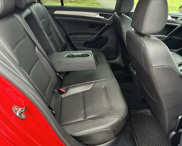 Красный Фольксваген Гольф, объемом двигателя 1.8 л и пробегом 150 тыс. км за 12500 $, фото 32 на Automoto.ua