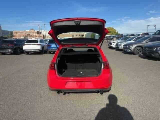 Красный Фольксваген Гольф, объемом двигателя 2 л и пробегом 71 тыс. км за 2900 $, фото 9 на Automoto.ua