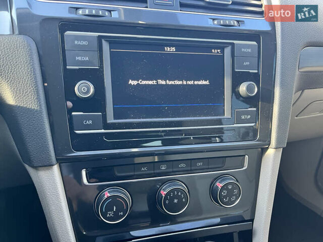 Красный Фольксваген Гольф, объемом двигателя 1.8 л и пробегом 92 тыс. км за 14000 $, фото 38 на Automoto.ua