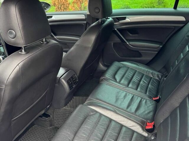 Красный Фольксваген Гольф, объемом двигателя 0 л и пробегом 133 тыс. км за 12000 $, фото 7 на Automoto.ua