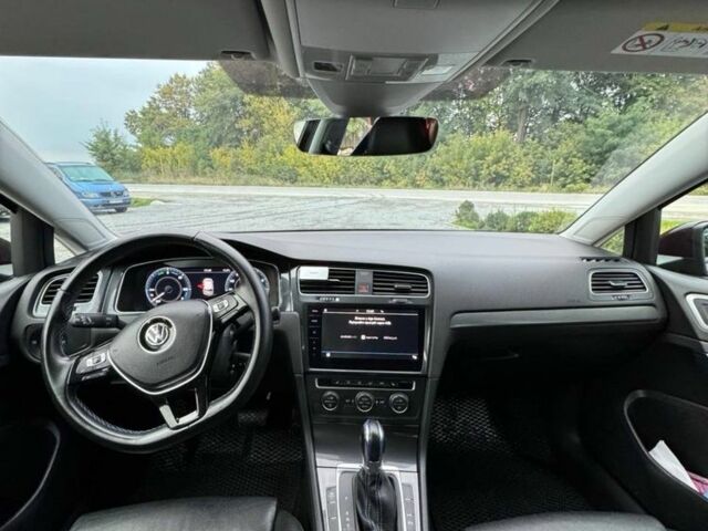 Красный Фольксваген Гольф, объемом двигателя 0 л и пробегом 133 тыс. км за 12000 $, фото 6 на Automoto.ua