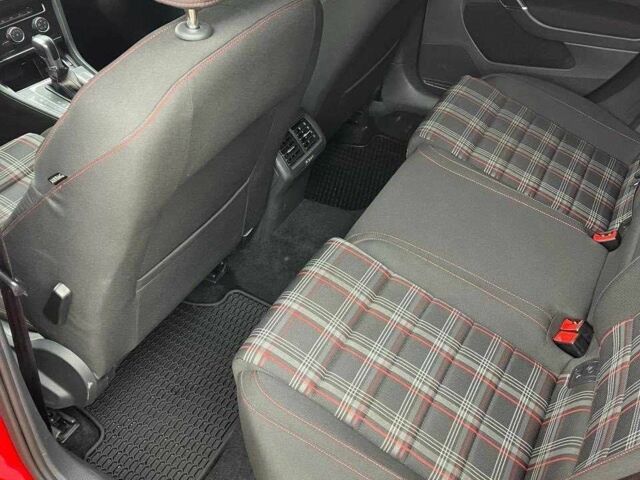 Червоний Фольксваген Гольф, об'ємом двигуна 2 л та пробігом 160 тис. км за 13999 $, фото 6 на Automoto.ua