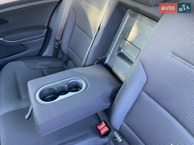 Красный Фольксваген Гольф, объемом двигателя 1.8 л и пробегом 180 тыс. км за 12500 $, фото 30 на Automoto.ua