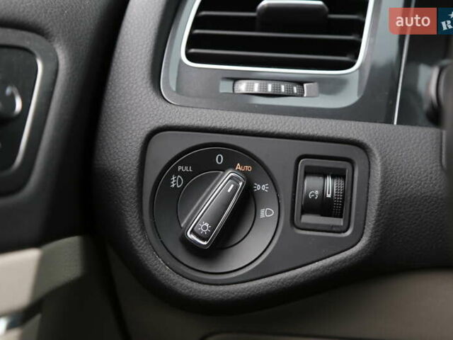 Красный Фольксваген Гольф, объемом двигателя 1.8 л и пробегом 79 тыс. км за 16500 $, фото 21 на Automoto.ua