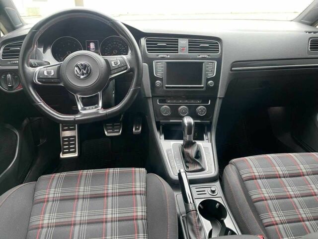 Червоний Фольксваген Гольф, об'ємом двигуна 2 л та пробігом 160 тис. км за 13999 $, фото 5 на Automoto.ua