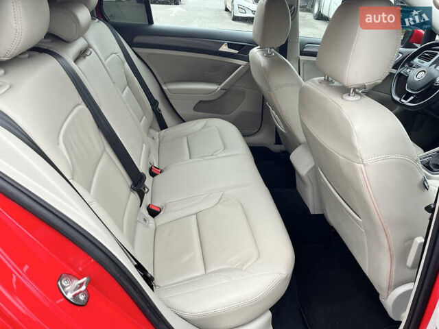 Красный Фольксваген Гольф, объемом двигателя 1.8 л и пробегом 90 тыс. км за 13800 $, фото 43 на Automoto.ua