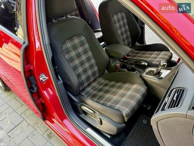 Червоний Фольксваген Гольф, об'ємом двигуна 1.98 л та пробігом 155 тис. км за 12300 $, фото 22 на Automoto.ua