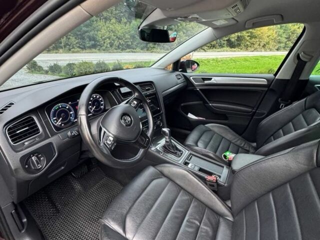 Красный Фольксваген Гольф, объемом двигателя 0 л и пробегом 133 тыс. км за 12000 $, фото 5 на Automoto.ua