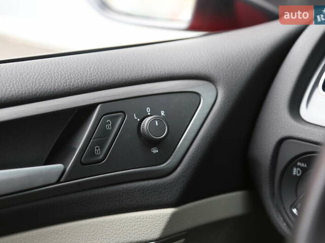 Красный Фольксваген Гольф, объемом двигателя 1.8 л и пробегом 79 тыс. км за 16500 $, фото 23 на Automoto.ua