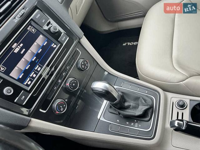 Красный Фольксваген Гольф, объемом двигателя 1.8 л и пробегом 90 тыс. км за 13800 $, фото 30 на Automoto.ua