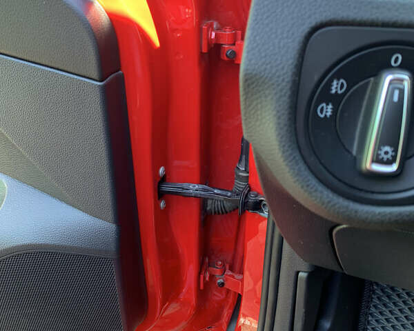 Красный Фольксваген Гольф, объемом двигателя 1.6 л и пробегом 191 тыс. км за 16700 $, фото 25 на Automoto.ua