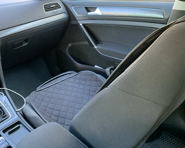 Красный Фольксваген Гольф, объемом двигателя 1.6 л и пробегом 191 тыс. км за 16700 $, фото 7 на Automoto.ua