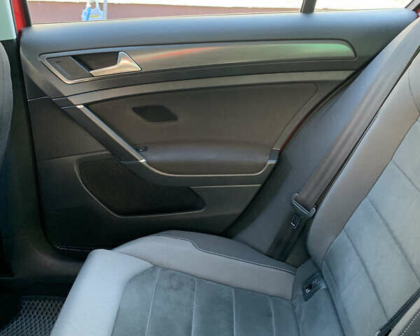 Красный Фольксваген Гольф, объемом двигателя 1.6 л и пробегом 191 тыс. км за 16700 $, фото 8 на Automoto.ua