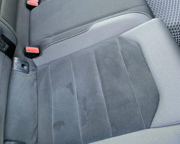 Красный Фольксваген Гольф, объемом двигателя 1.6 л и пробегом 191 тыс. км за 16700 $, фото 16 на Automoto.ua