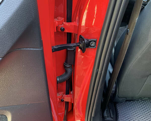 Красный Фольксваген Гольф, объемом двигателя 1.6 л и пробегом 191 тыс. км за 16700 $, фото 5 на Automoto.ua