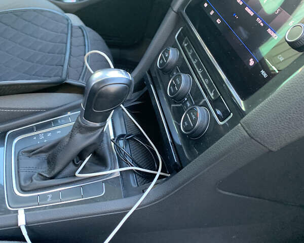 Красный Фольксваген Гольф, объемом двигателя 1.6 л и пробегом 191 тыс. км за 16700 $, фото 22 на Automoto.ua