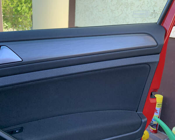 Красный Фольксваген Гольф, объемом двигателя 1.6 л и пробегом 191 тыс. км за 16700 $, фото 19 на Automoto.ua