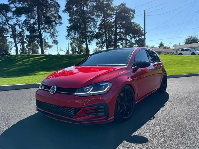 Червоний Фольксваген Гольф, об'ємом двигуна 2 л та пробігом 37 тис. км за 13000 $, фото 2 на Automoto.ua