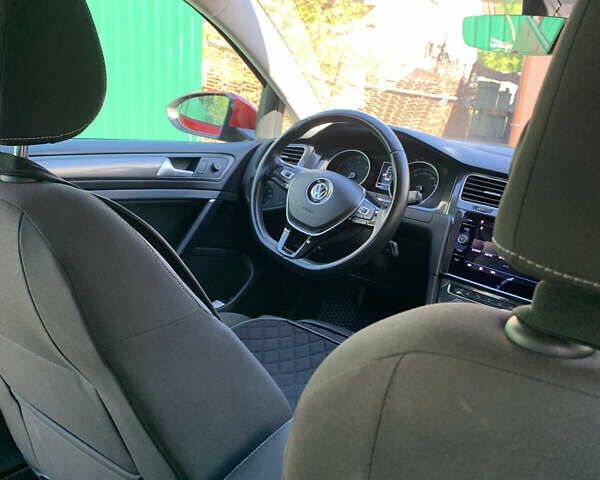 Красный Фольксваген Гольф, объемом двигателя 1.6 л и пробегом 191 тыс. км за 16700 $, фото 17 на Automoto.ua