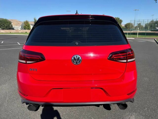 Червоний Фольксваген Гольф, об'ємом двигуна 2 л та пробігом 37 тис. км за 13000 $, фото 4 на Automoto.ua