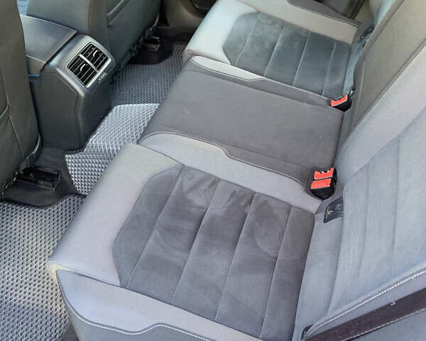 Красный Фольксваген Гольф, объемом двигателя 1.6 л и пробегом 191 тыс. км за 16700 $, фото 6 на Automoto.ua