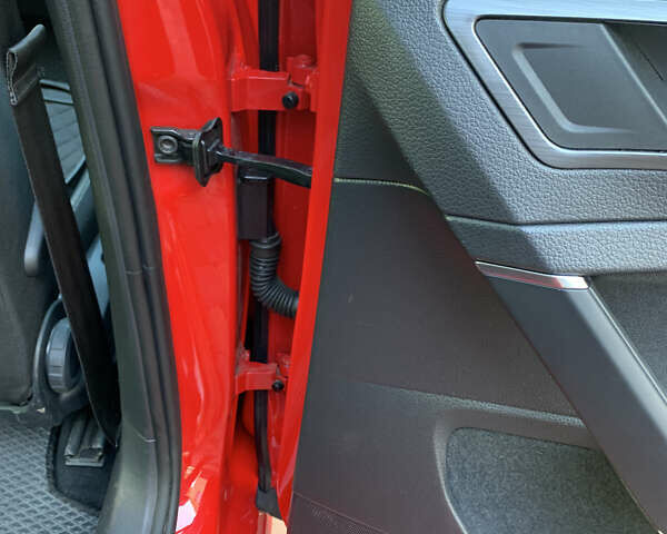 Красный Фольксваген Гольф, объемом двигателя 1.6 л и пробегом 191 тыс. км за 16700 $, фото 13 на Automoto.ua