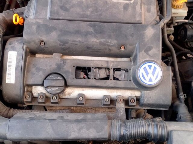 Красный Фольксваген Гольф, объемом двигателя 1.4 л и пробегом 205 тыс. км за 3700 $, фото 4 на Automoto.ua