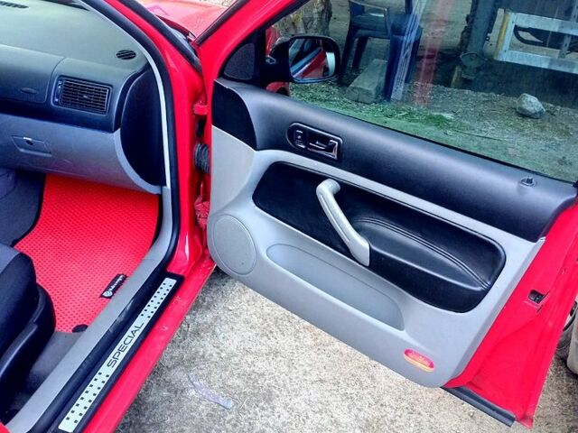 Красный Фольксваген Гольф, объемом двигателя 1.4 л и пробегом 205 тыс. км за 3700 $, фото 6 на Automoto.ua