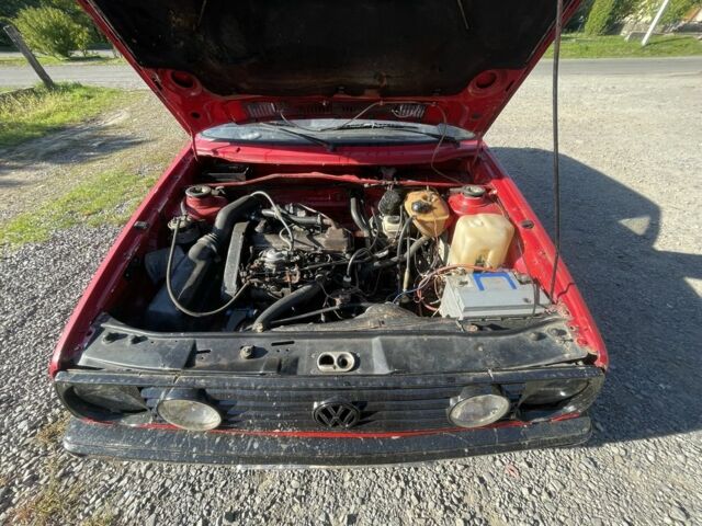 Красный Фольксваген Гольф, объемом двигателя 1.6 л и пробегом 300 тыс. км за 1299 $, фото 1 на Automoto.ua