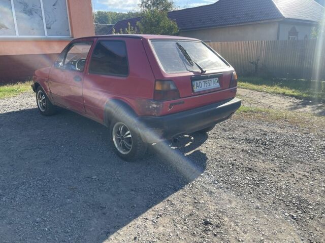 Красный Фольксваген Гольф, объемом двигателя 1.6 л и пробегом 300 тыс. км за 1299 $, фото 4 на Automoto.ua