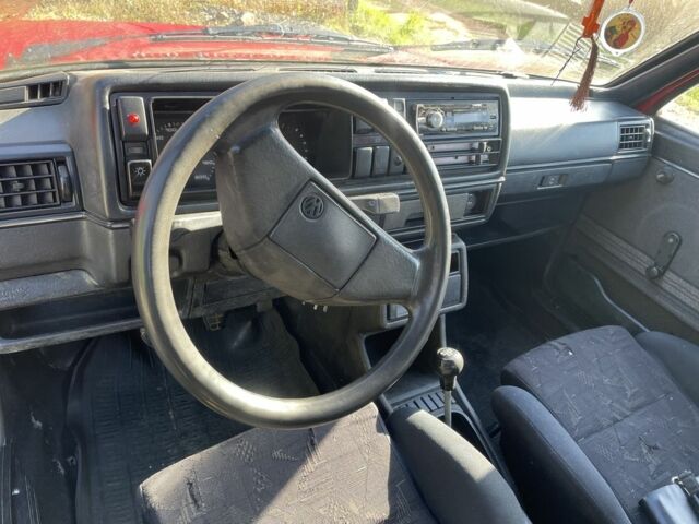 Красный Фольксваген Гольф, объемом двигателя 1.6 л и пробегом 300 тыс. км за 1299 $, фото 7 на Automoto.ua