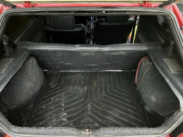 Червоний Фольксваген Гольф, об'ємом двигуна 1.4 л та пробігом 232 тис. км за 1600 $, фото 4 на Automoto.ua