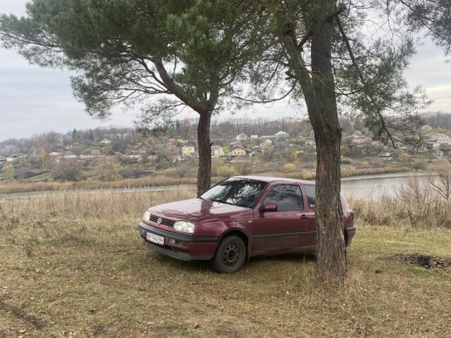 Красный Фольксваген Гольф, объемом двигателя 1.8 л и пробегом 250 тыс. км за 2000 $, фото 10 на Automoto.ua