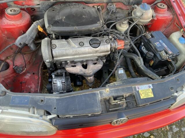 Червоний Фольксваген Гольф, об'ємом двигуна 1.6 л та пробігом 221 тис. км за 1550 $, фото 13 на Automoto.ua