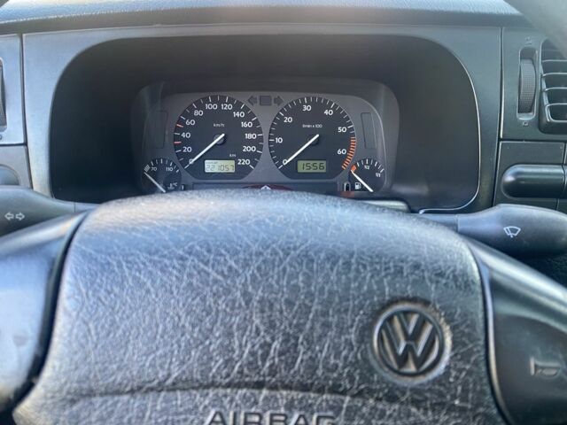 Червоний Фольксваген Гольф, об'ємом двигуна 1.6 л та пробігом 221 тис. км за 1550 $, фото 5 на Automoto.ua