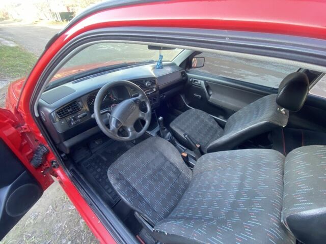 Червоний Фольксваген Гольф, об'ємом двигуна 1.6 л та пробігом 221 тис. км за 1550 $, фото 9 на Automoto.ua