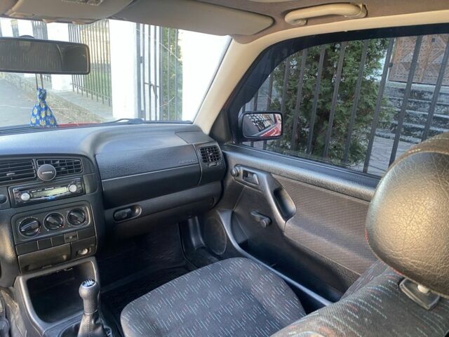 Червоний Фольксваген Гольф, об'ємом двигуна 1.6 л та пробігом 221 тис. км за 1550 $, фото 3 на Automoto.ua