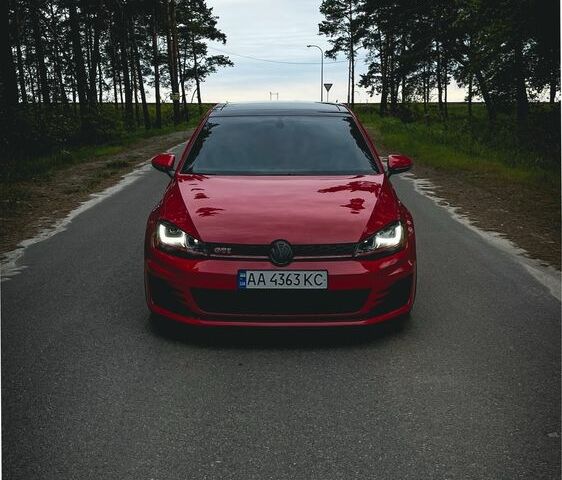 Червоний Фольксваген Гольф, об'ємом двигуна 2 л та пробігом 92 тис. км за 11600 $, фото 1 на Automoto.ua