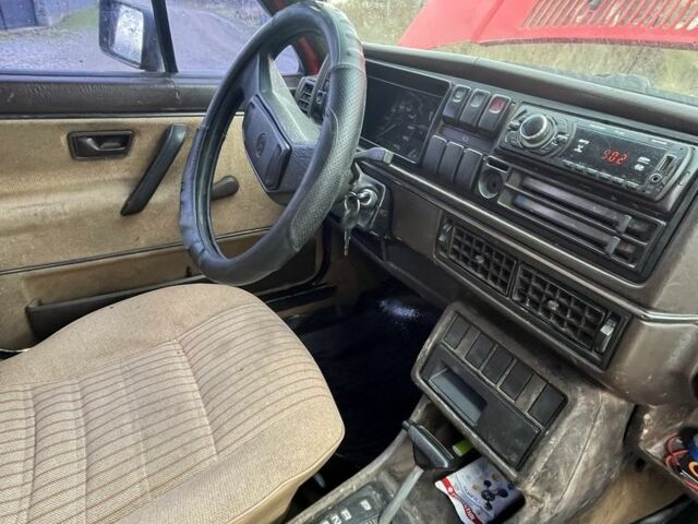 Красный Фольксваген Гольф, объемом двигателя 1.6 л и пробегом 114 тыс. км за 1200 $, фото 1 на Automoto.ua