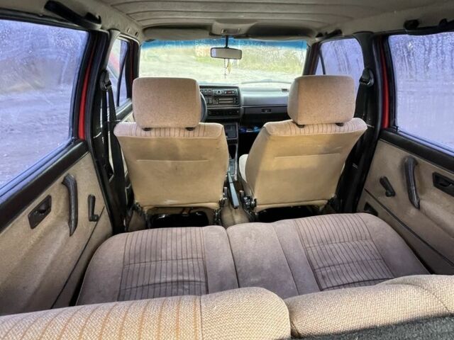 Красный Фольксваген Гольф, объемом двигателя 1.6 л и пробегом 114 тыс. км за 1200 $, фото 5 на Automoto.ua