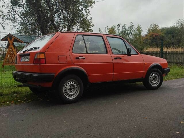 Червоний Фольксваген Гольф, об'ємом двигуна 1.6 л та пробігом 270 тис. км за 1700 $, фото 2 на Automoto.ua