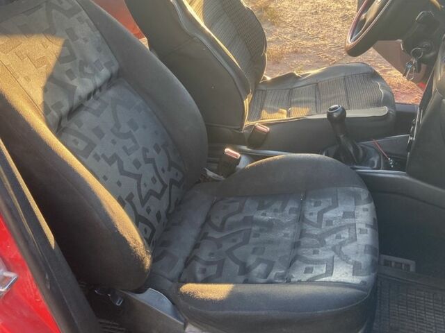 Красный Фольксваген Гольф, объемом двигателя 1.9 л и пробегом 350 тыс. км за 1300 $, фото 6 на Automoto.ua