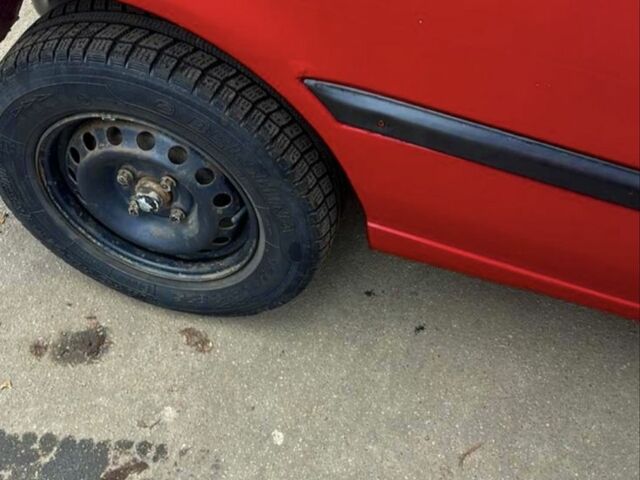 Красный Фольксваген Гольф, объемом двигателя 1.4 л и пробегом 210 тыс. км за 1350 $, фото 7 на Automoto.ua