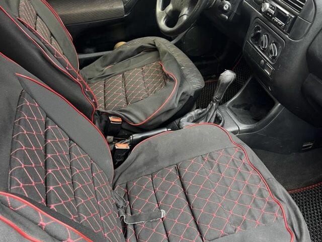 Красный Фольксваген Гольф, объемом двигателя 1.4 л и пробегом 210 тыс. км за 1350 $, фото 6 на Automoto.ua