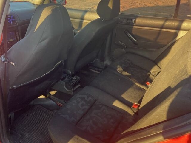 Красный Фольксваген Гольф, объемом двигателя 1.9 л и пробегом 350 тыс. км за 1300 $, фото 5 на Automoto.ua