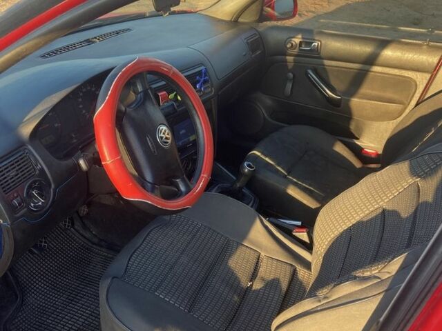 Красный Фольксваген Гольф, объемом двигателя 1.9 л и пробегом 350 тыс. км за 1300 $, фото 4 на Automoto.ua